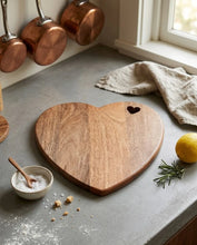 Carica l'immagine nel visualizzatore di Gallery, Tagliere cuore dorahome