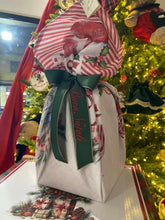 Carica l'immagine nel visualizzatore di Gallery, Pandoro/panettone con centrotavola
