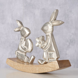 Figura decorativa con coniglietti