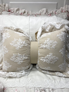 Cuscino a fiocco pizzo