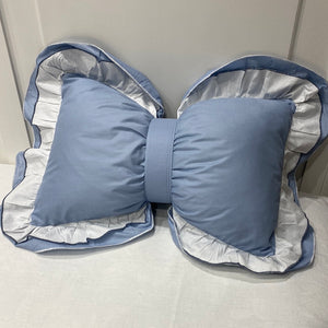 Cuscino a fiocco celeste