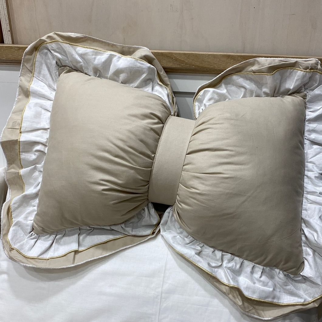 Cuscino a fiocco beige